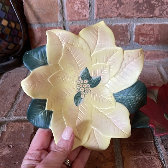 PartyLite Poinsettia Tealight Duo - Picture 2 of 6